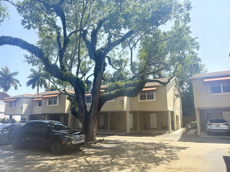 The Oaks Condo main photo